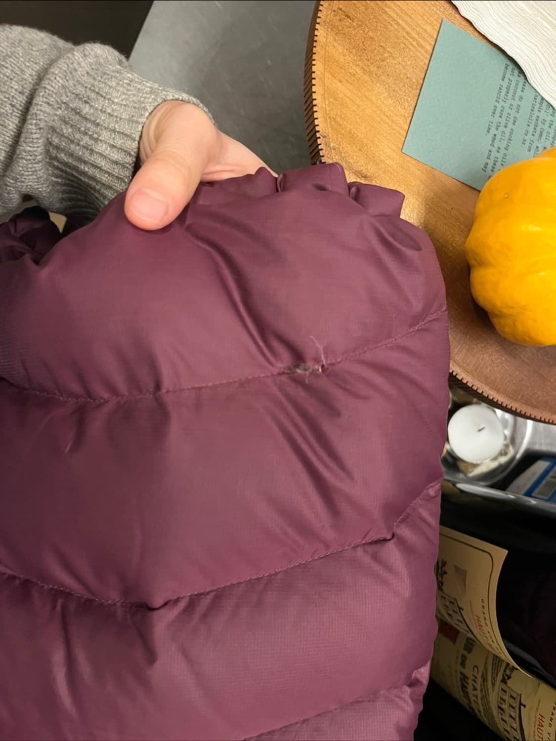 파타고니아 경량패딩 버건디 계열  상품이미지5