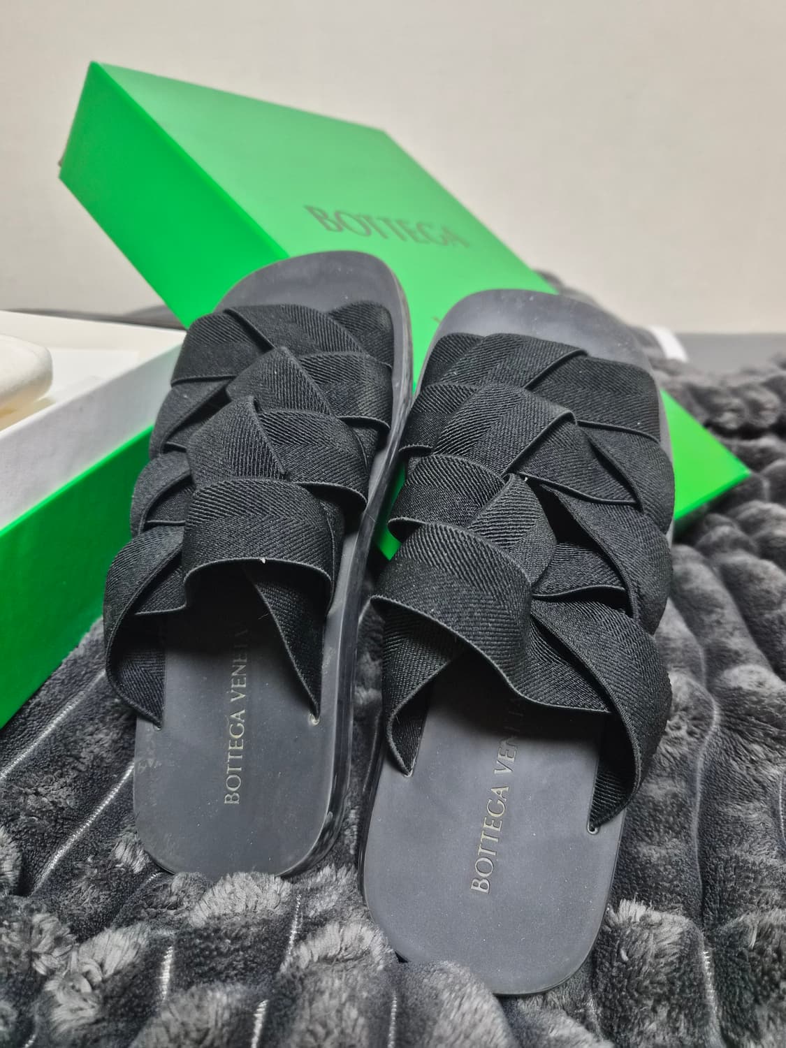 보테가 베네타 블랙 플랫 샌들 상품이미지2