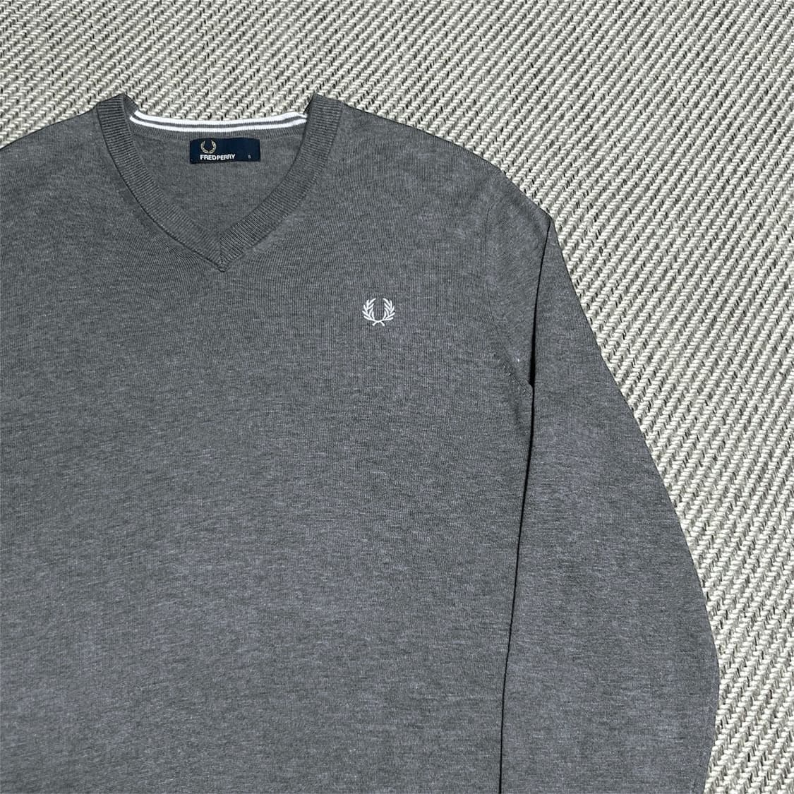[S] Fredperry 프레드페리 그레이 베이직 코튼 브이넥 니트 상품이미지2