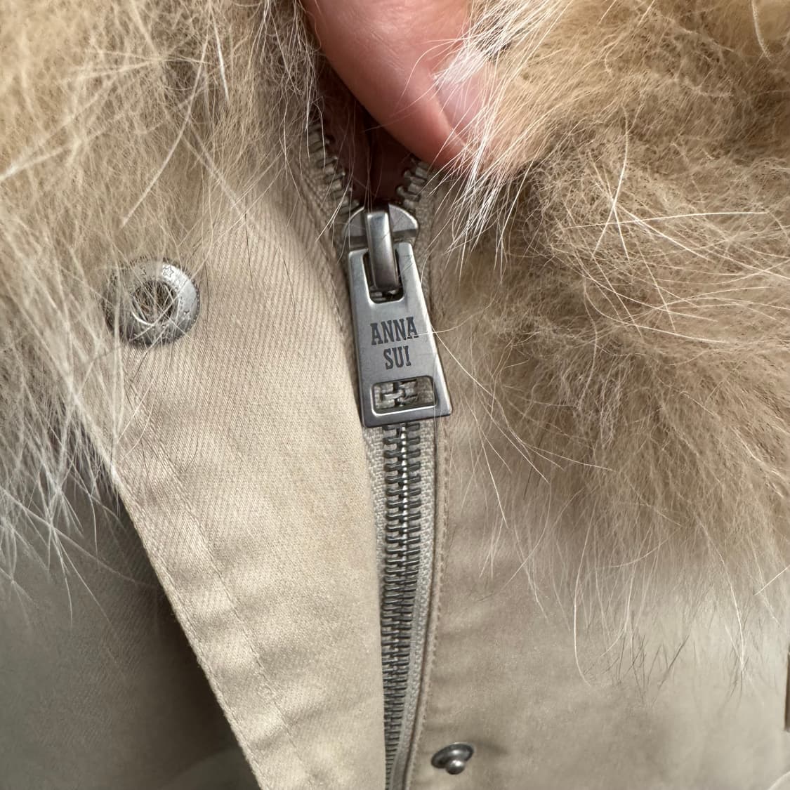 안나수이 폭스퍼 카라 코튼 하프 파카 소매퍼 디테일 베이지 상품이미지5