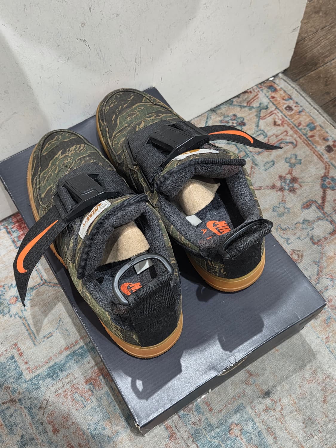 나이키 x 칼하트 에어포스1 상품이미지4