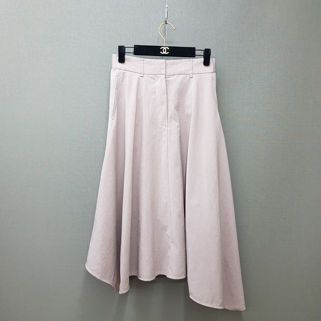 한섬 시스템 2023 언밸런스 헴 백밴딩 스커트 64-94사이즈 상품이미지1