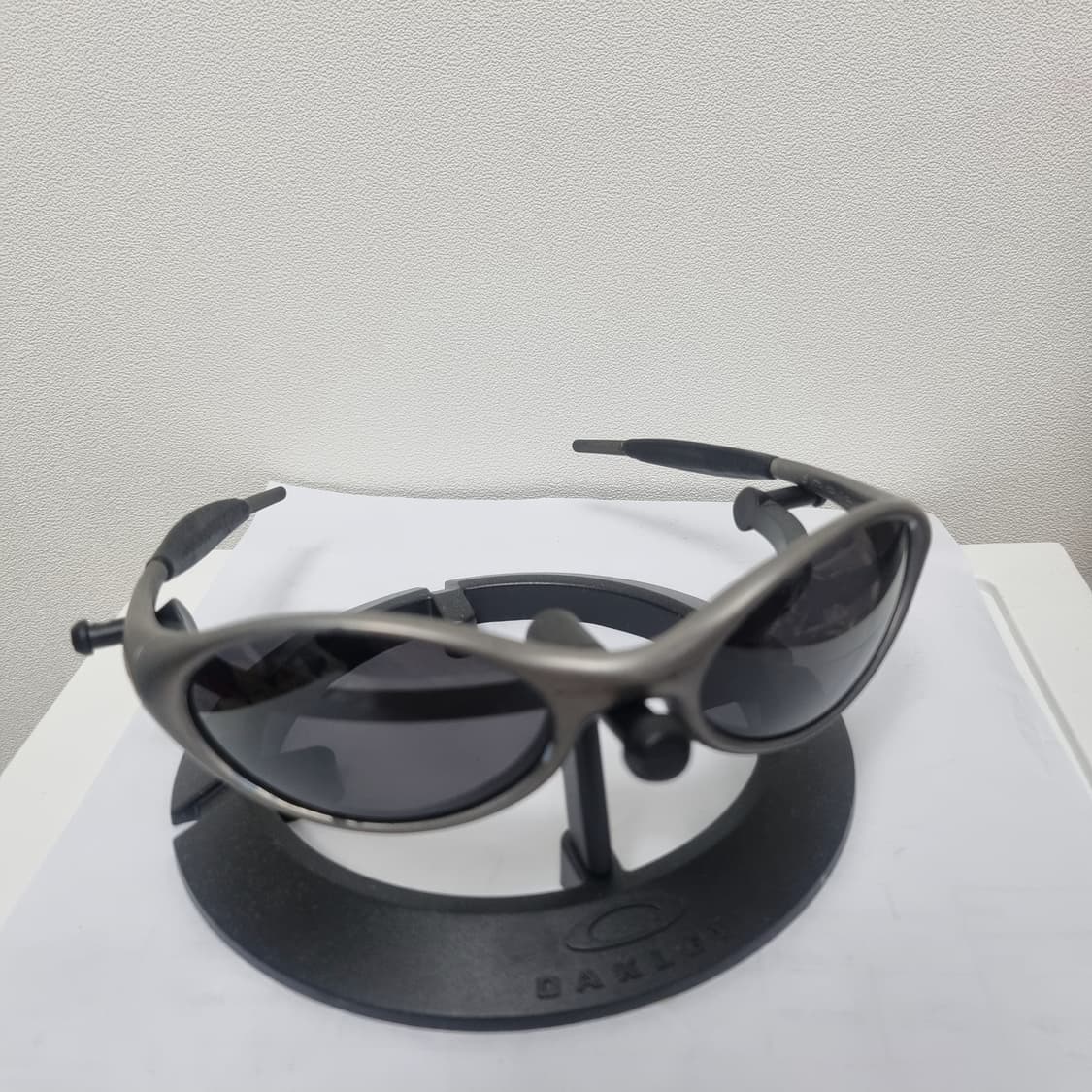 오클리 아이자켓1.0 티타늄 그레이 상품이미지4