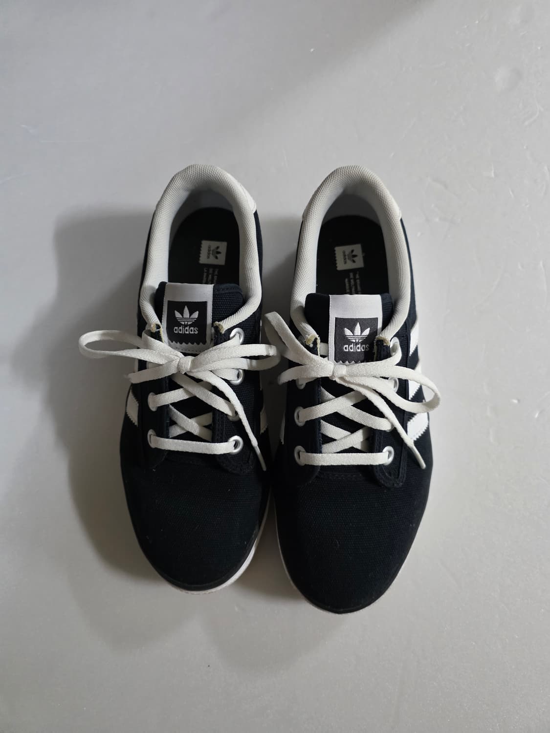 아디다스 블랙 스니커즈 운동화  사이즈 235  여자용 상품이미지1