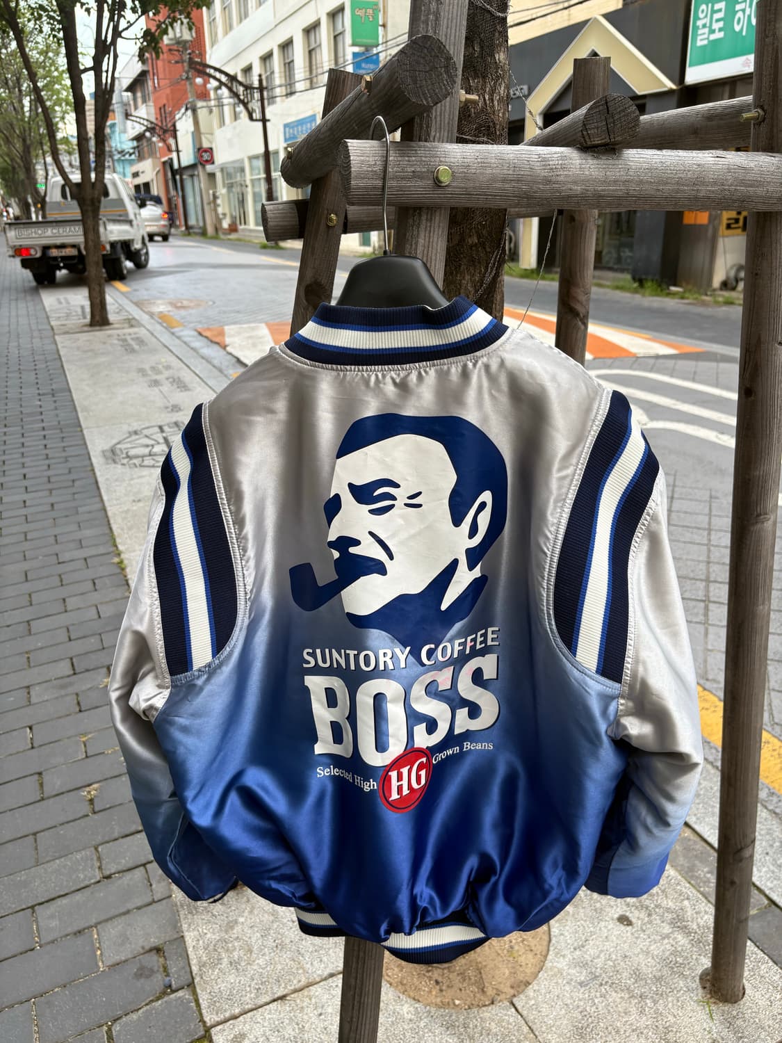 산토리 보스 커피 블루 실버 그라데이션 스타디움 점퍼 상품이미지5