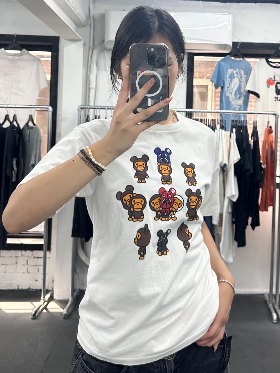 베이프 마일로 베어브릭 샤크 티셔츠 상품이미지4