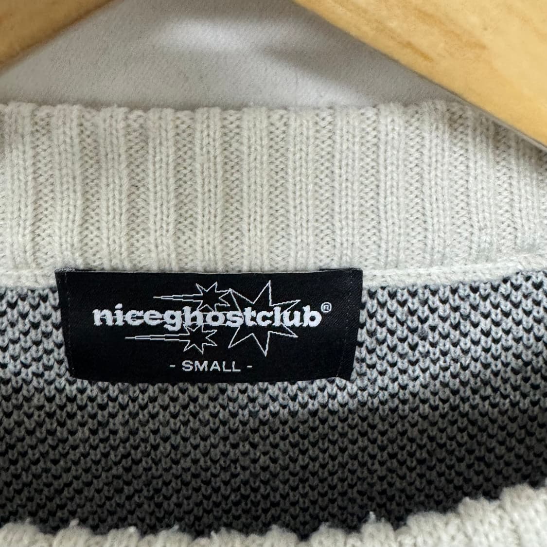나이스고스트클럽  토네이도로고 라운드니트 상품이미지3