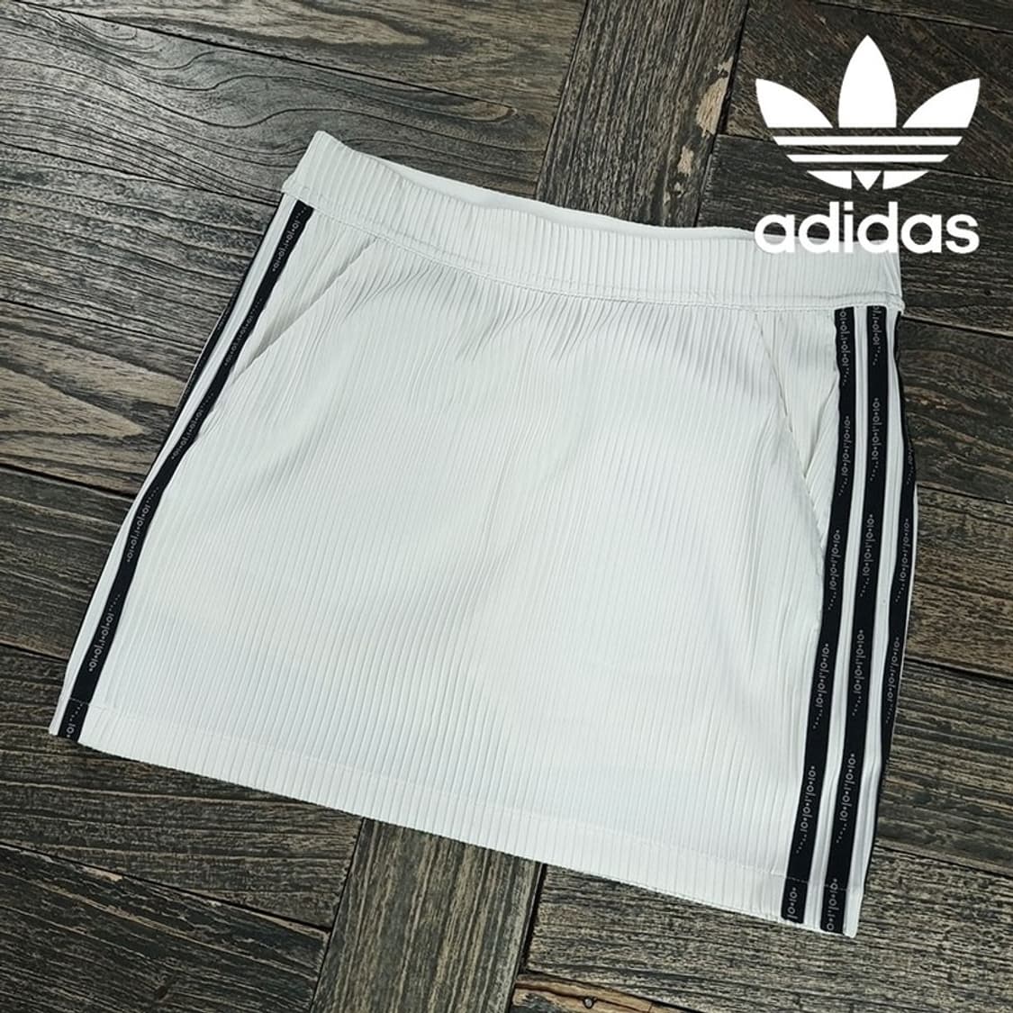 [아디다스] 로고 자수 삼선 골프 미니스커트 골프 치마 M19608 상품이미지1