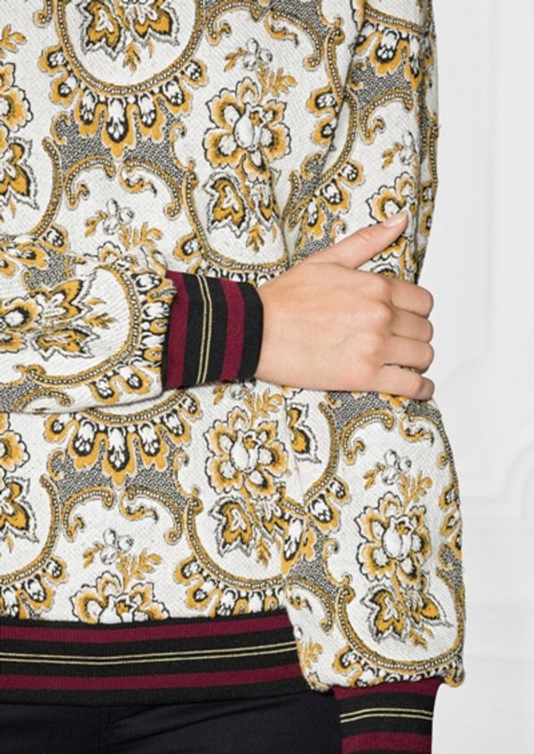 앤아더스토리즈 플로랄 스웨터 상품이미지2