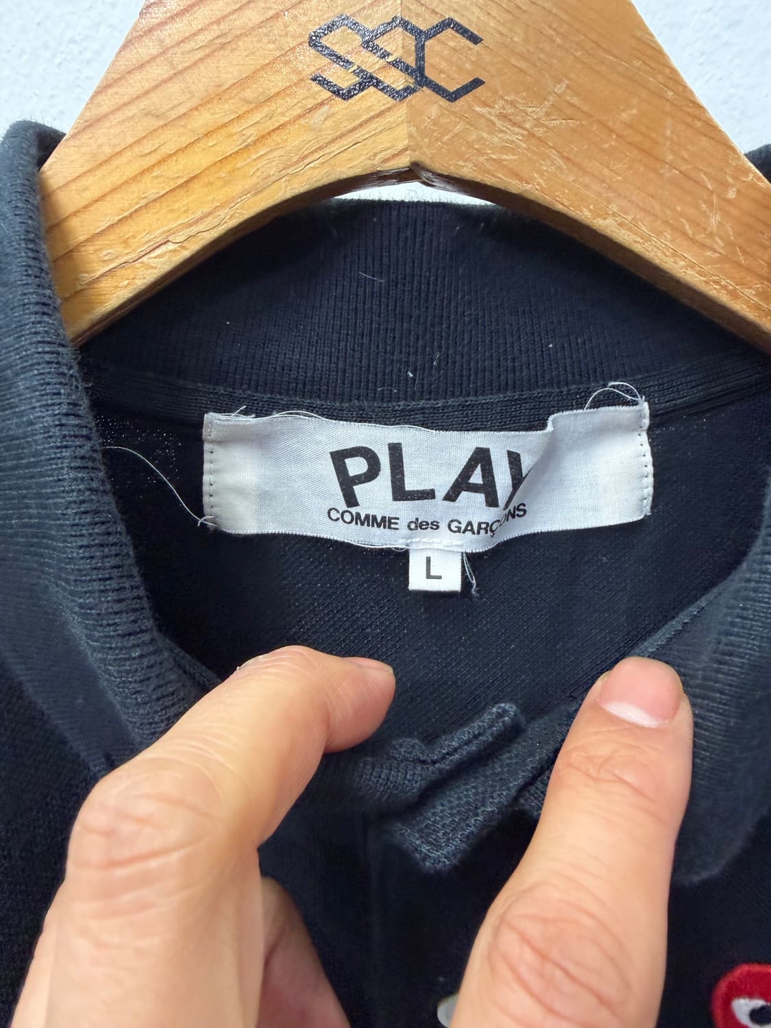 매장판정품) 꼼데가르송 여성 하트 블랙 반팔 폴로티 L  상품이미지7