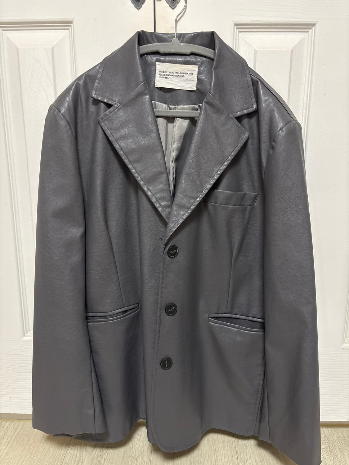 플레이스 스튜디오 비건 크랙 오버핏 싱글 버튼 블레이저 레더 자켓 그레이 상품이미지2