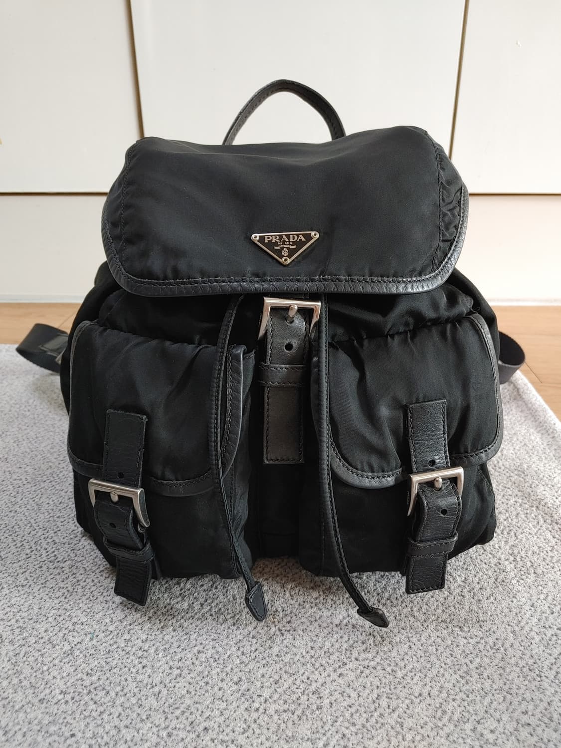 정품 프라다 테수토 나일론 투포켓 포코노 백팩 상품이미지1