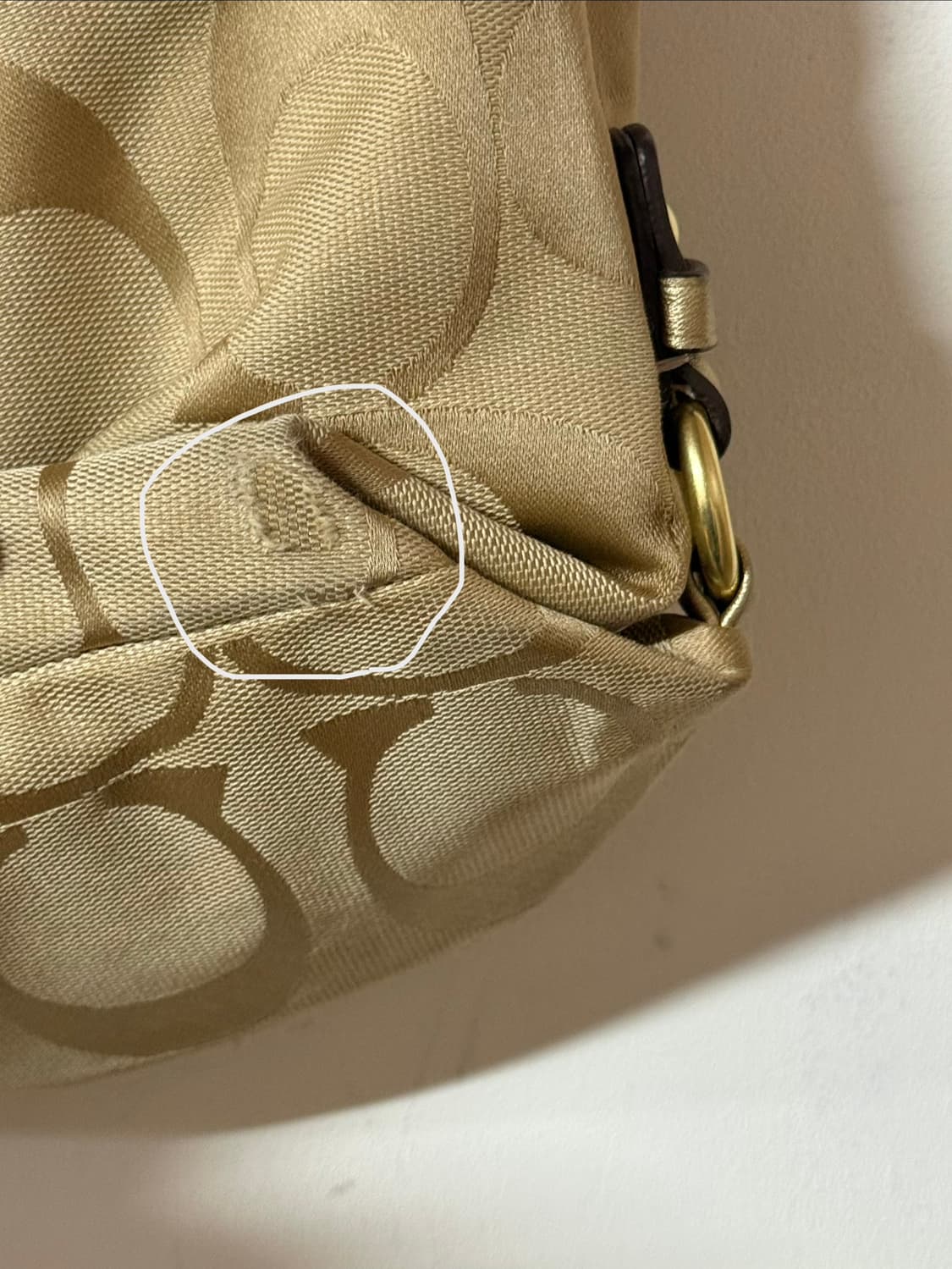 코치 Y2K 시그니처 모노그램 숄더백 베이지 상품이미지10