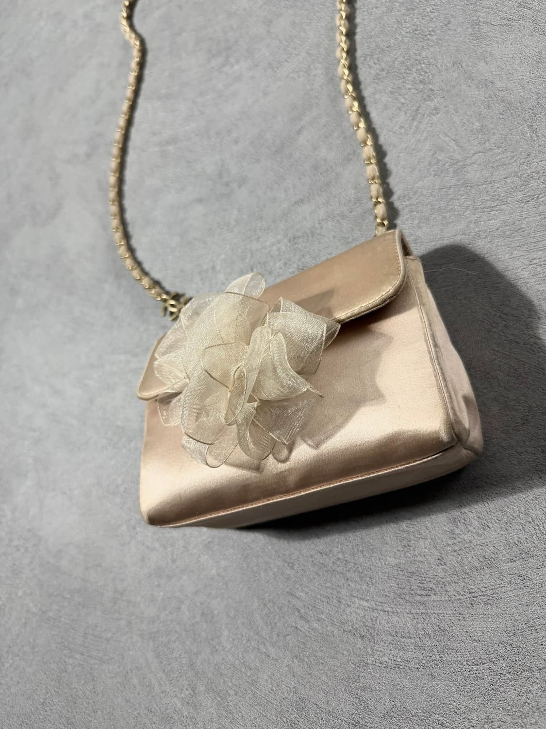 Chanel Camélia Satin Chain Mini Bag  상품이미지4