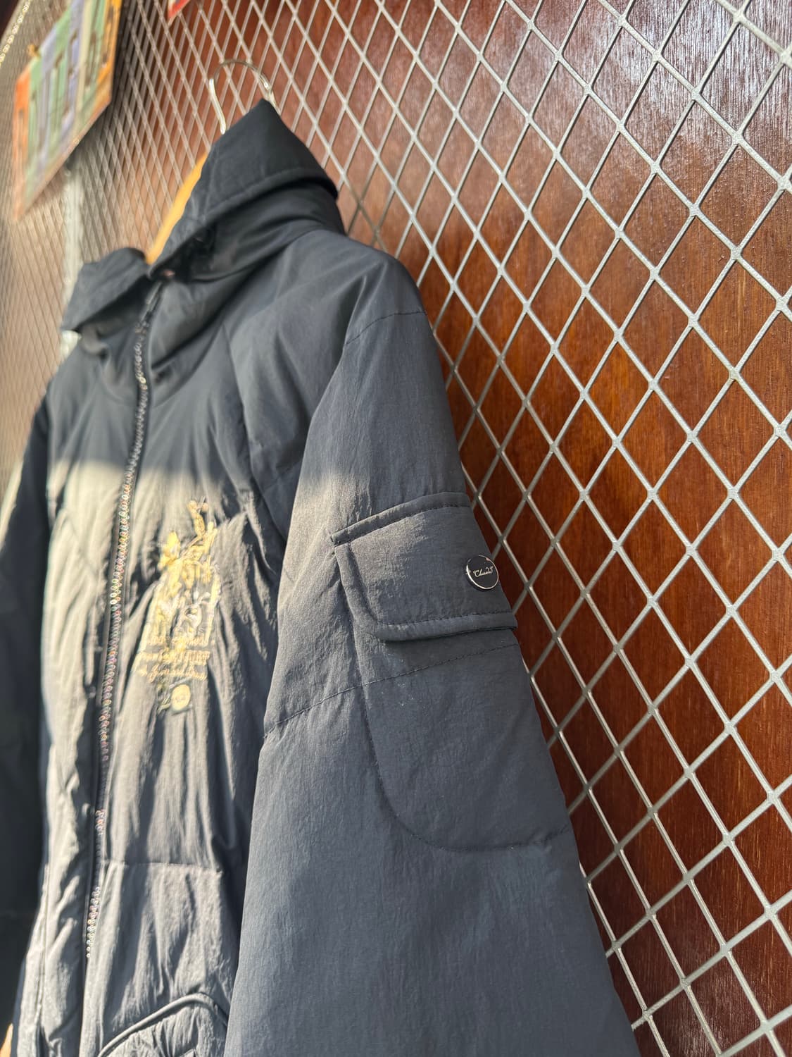 써스데이아일랜드 네이비 자수 덕다운 롱 패딩 S 상품이미지3