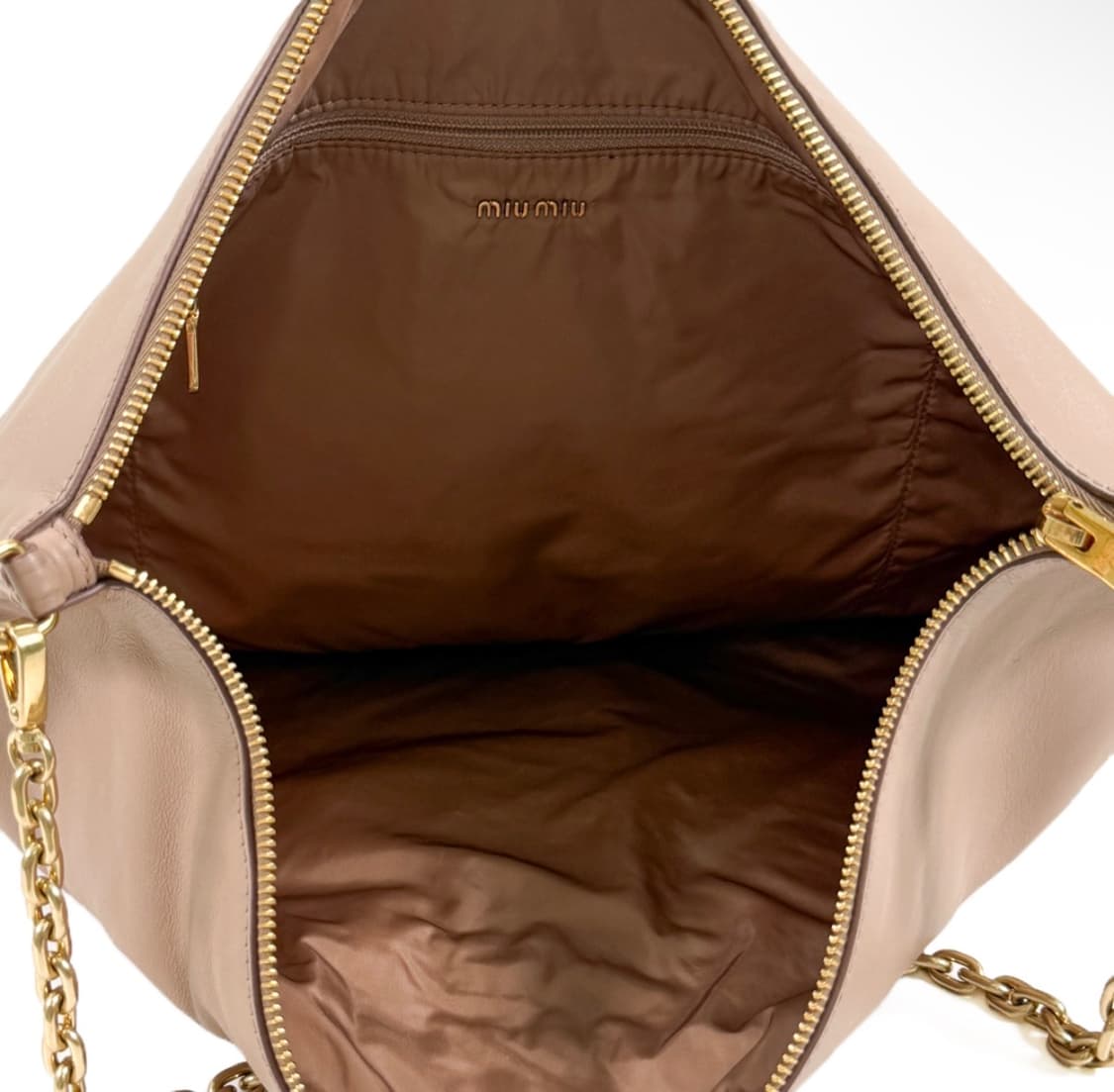 미우미우 여성 로고 체인 소프트 레더 숄더백 카메오 베이지 5BC114 상품이미지8
