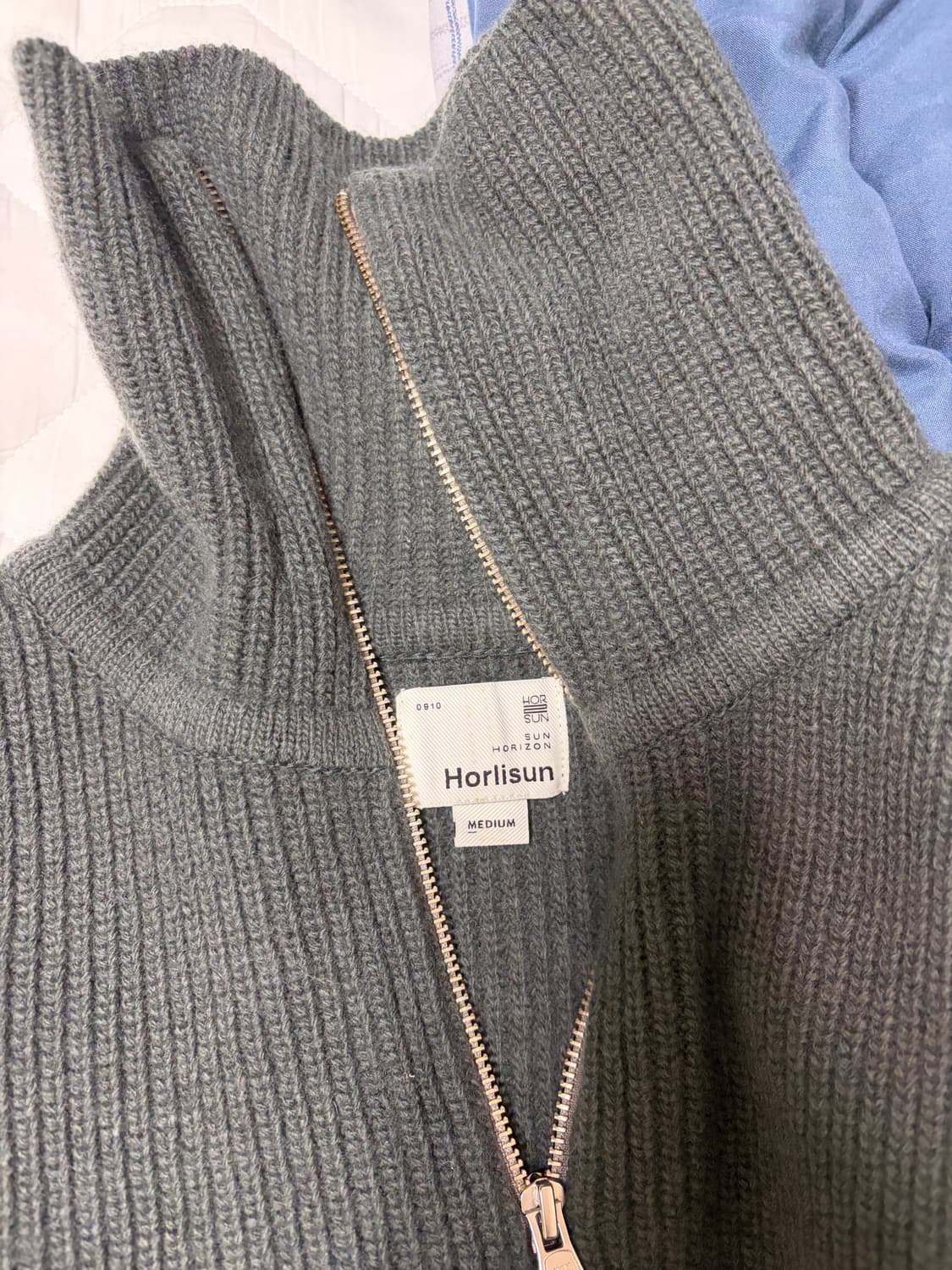 홀리선 하프집업니트 chive 색상 M 상품이미지3