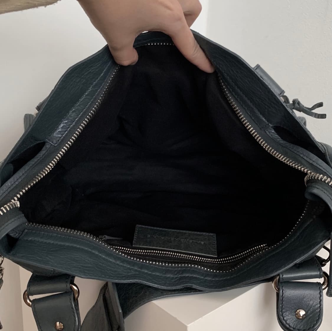 발렌시아가 자이언트 시티백 모터백 다크그레이 상품이미지7