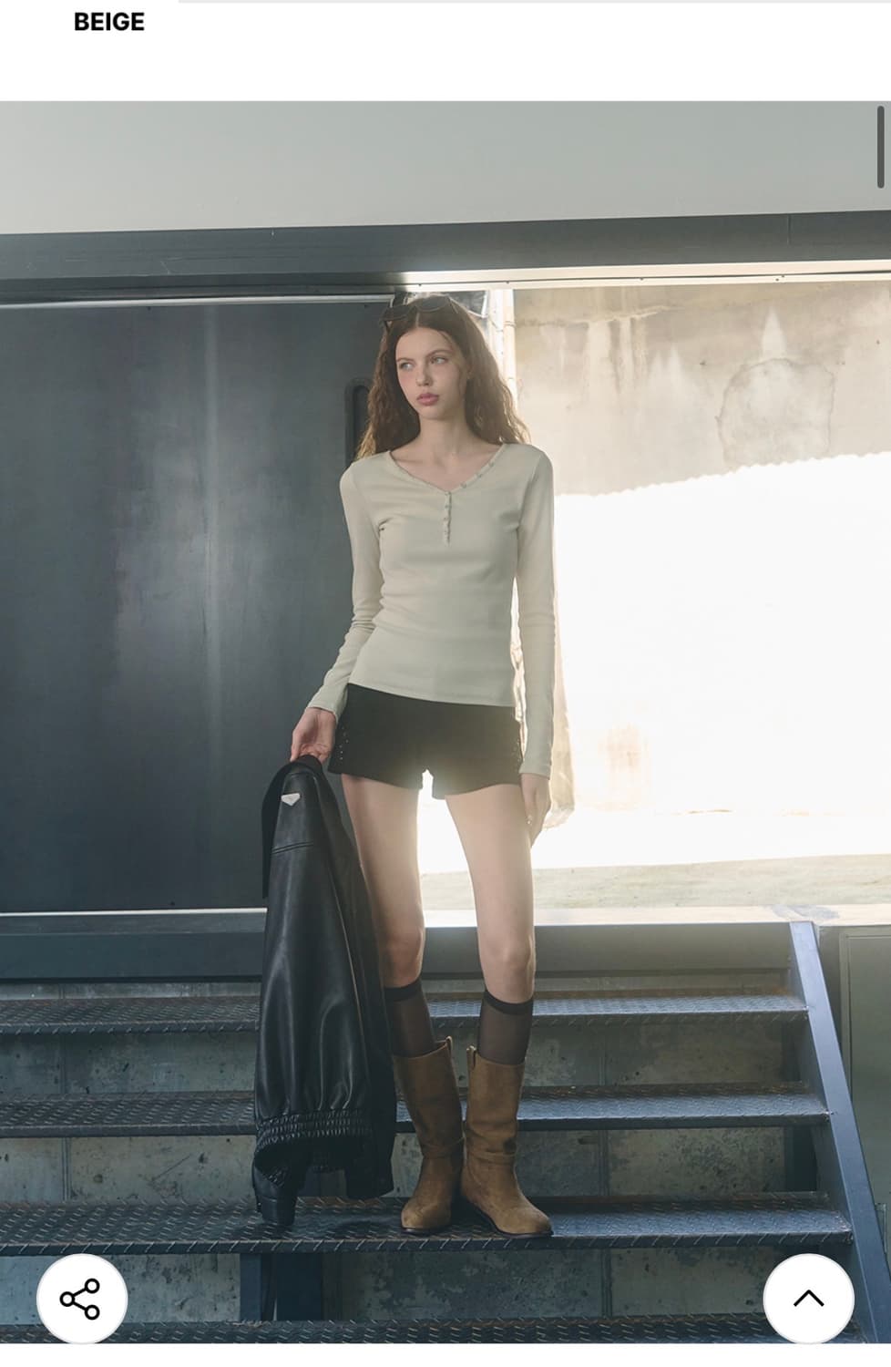 (새상품)레더리 버튼업 리브드 브이넥 롱슬리브 [BEIGE] 판매 상품이미지3