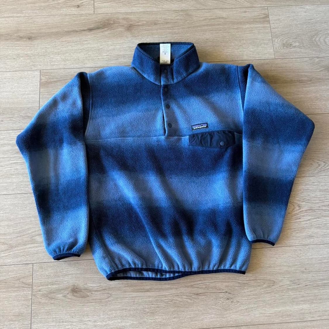 15FW 파타고니아 클래식 신칠라 스냅-티 플리스 풀오버 블루 그라데이션 상품이미지1