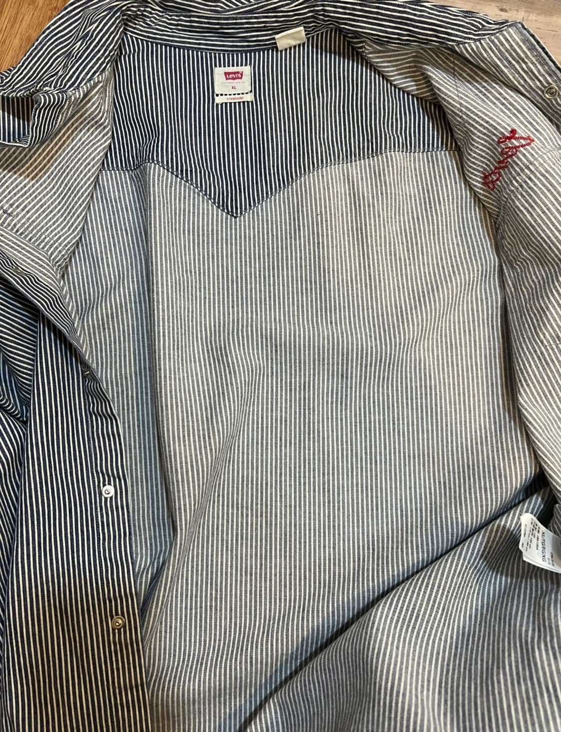 리바이스웨스턴 네이비 스트라이프 코튼긴팔셔츠

 상품이미지6