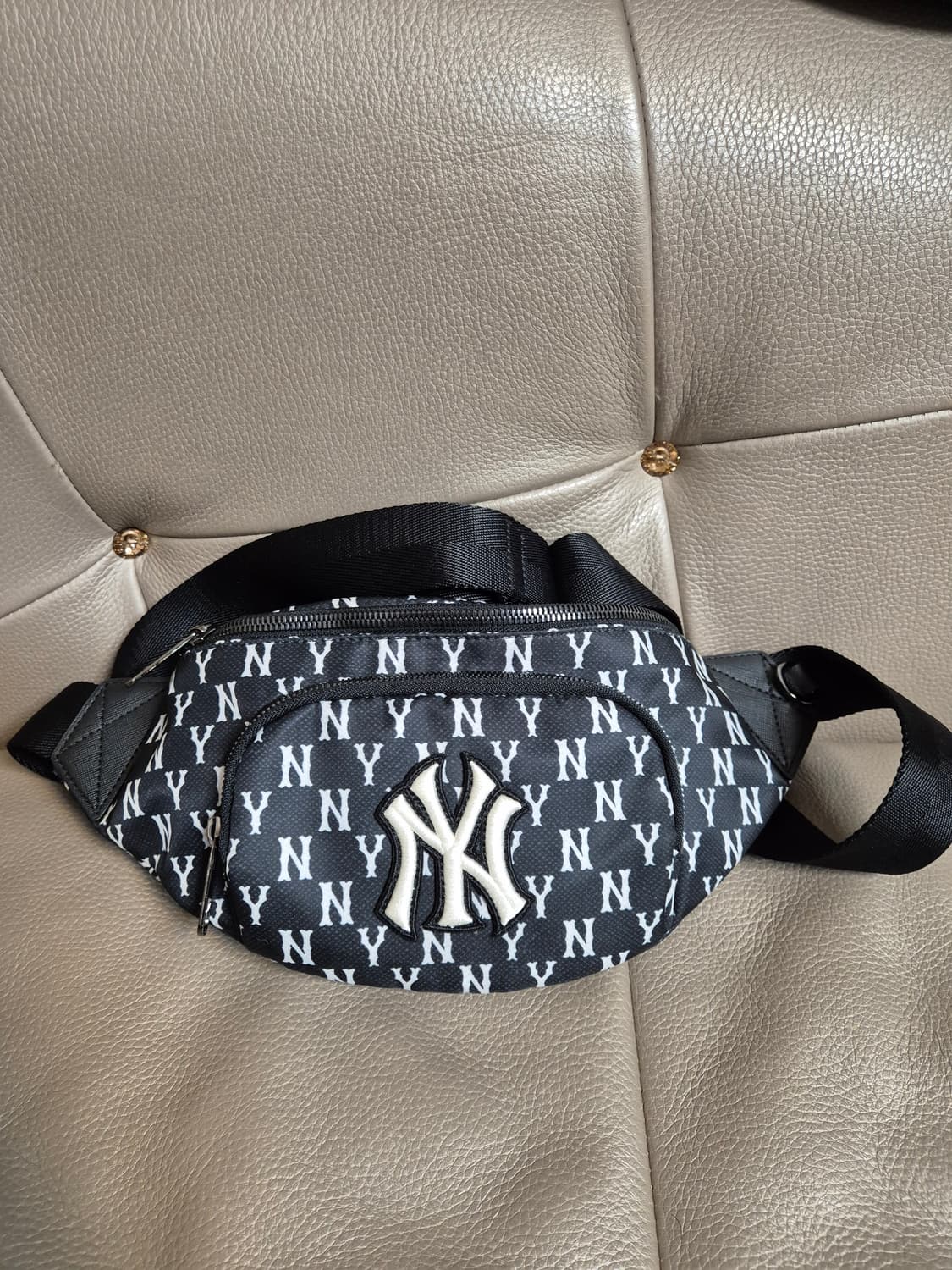 MLB 모노그램 뉴욕양키스 힙색 남녀공용 상품이미지1