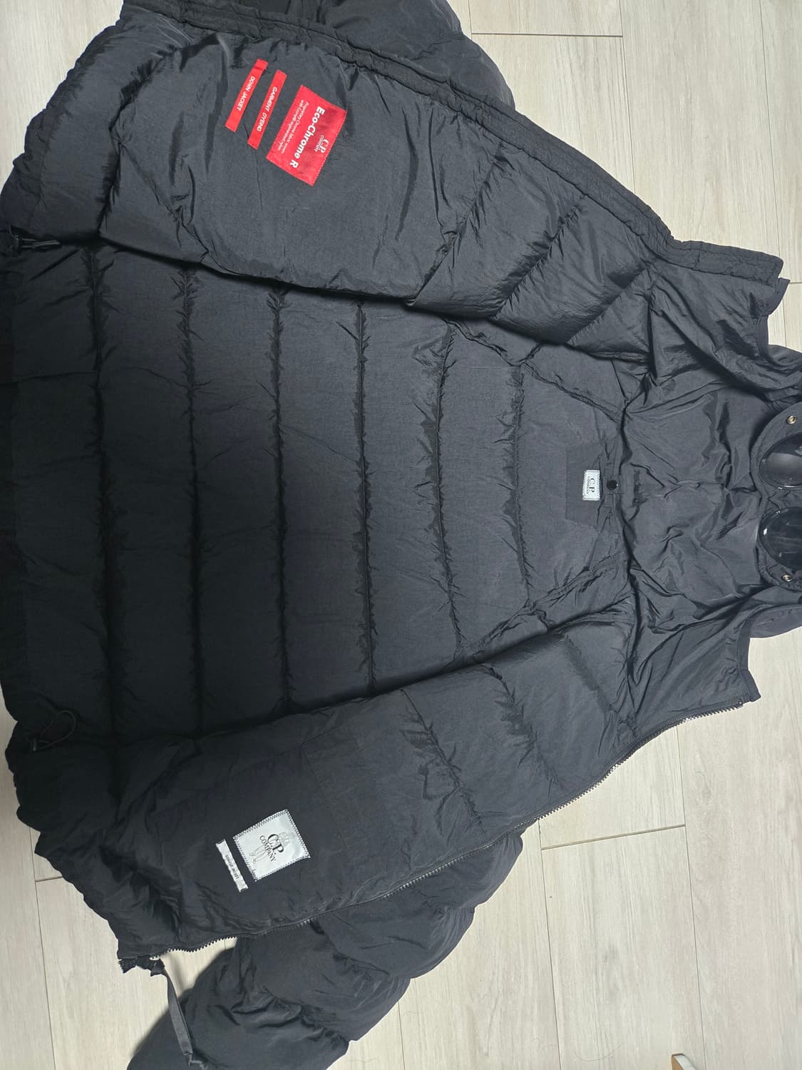 Cp컴퍼니 에코크롬R후드다운고글자켓블랙패딩 82사이즈 23fw 상품이미지2