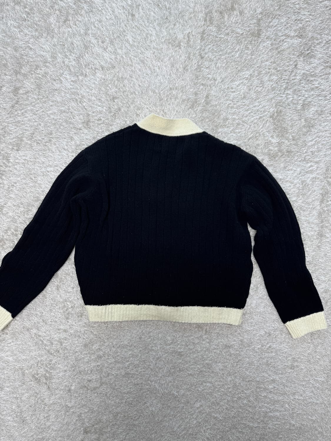 세터 파로 포켓 오버사이즈 부클 가디건 클래식 블랙 상품이미지3