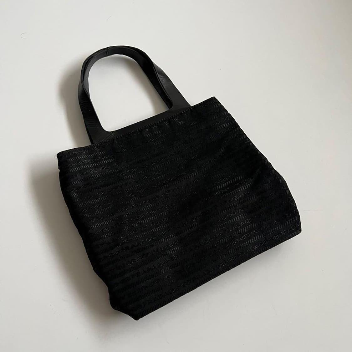 프라다 아카이브 라이닝 핸드백 상품이미지3