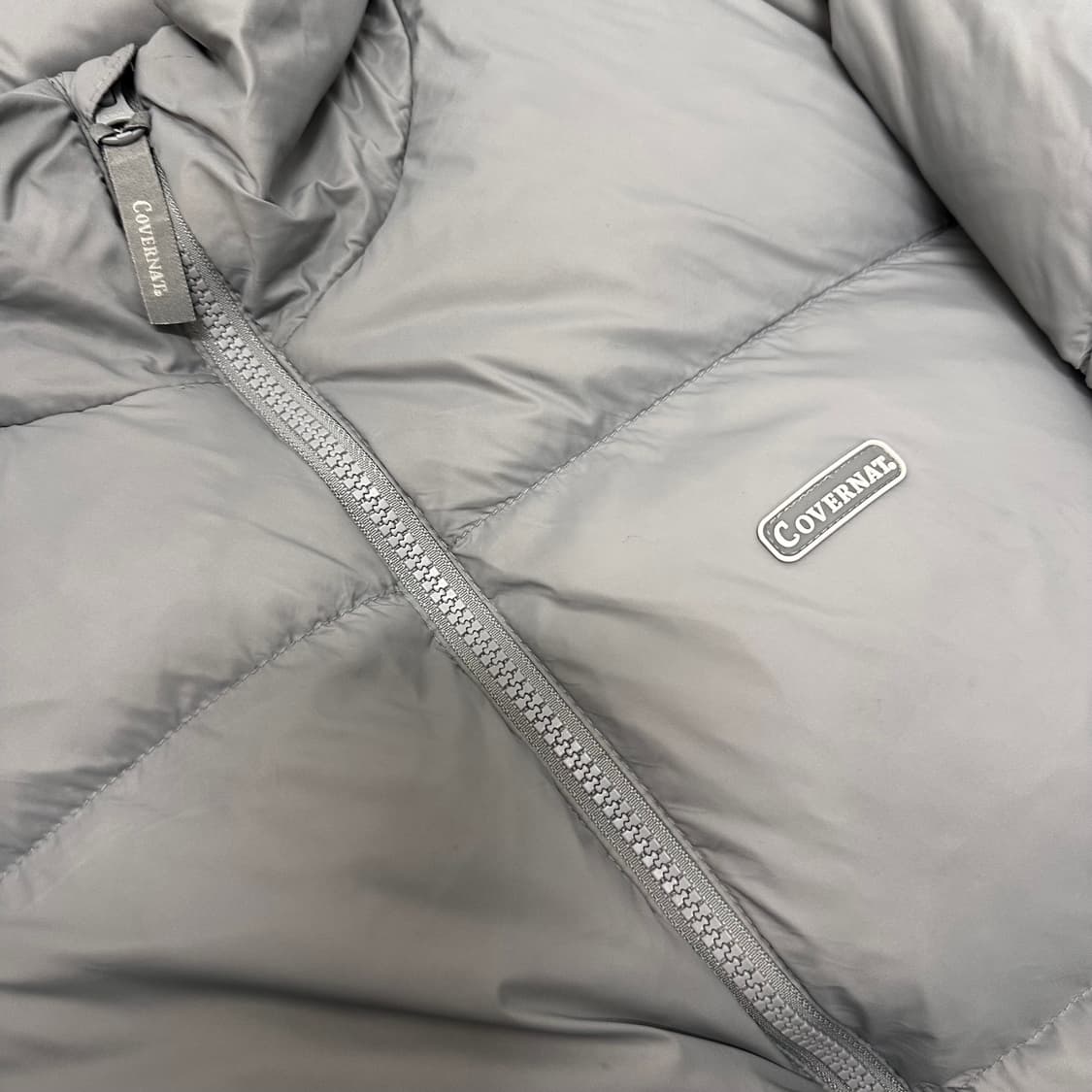 커버낫 C로고 푸퍼 덕다운 패딩 라이트그레이 95(M) 상품이미지3
