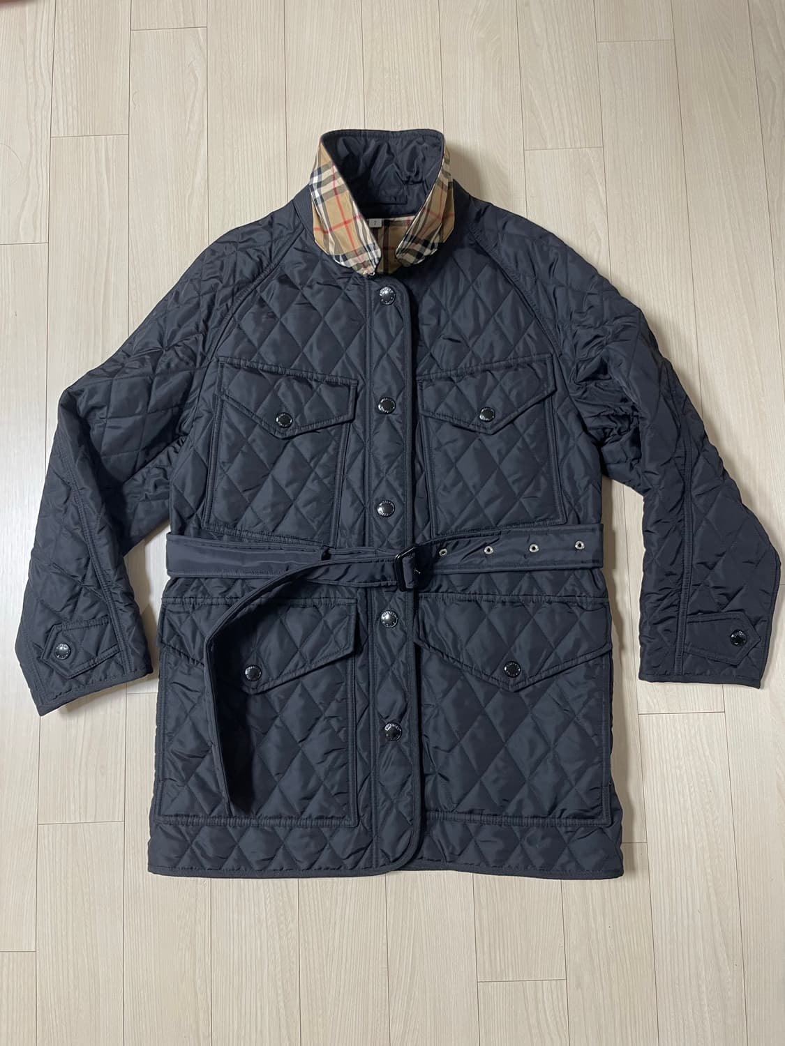 버버리 다이아몬드 퀼팅 벨티드 자켓 블랙 S 상품이미지5