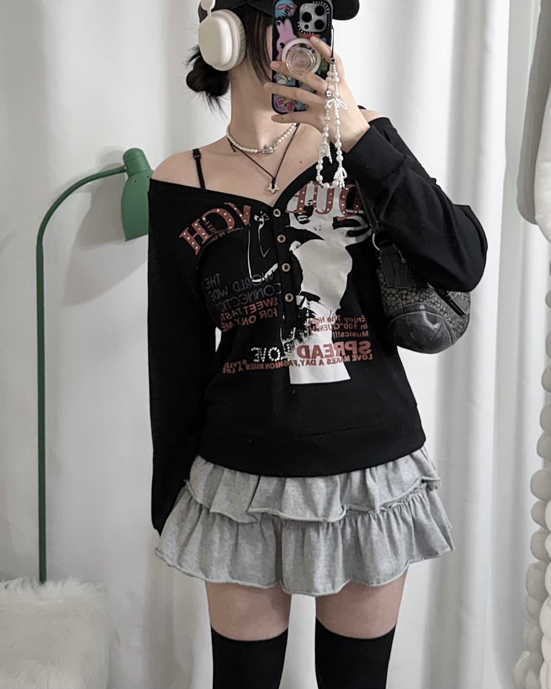 블랙 펑크 레터링 오프숄더 맨투맨 상품이미지2