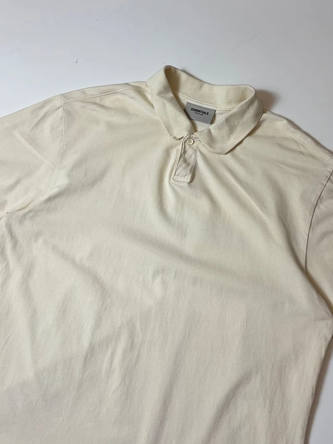 에센셜 피어오브갓 백로고 카라 반팔 티셔츠 PN9568 상품이미지4