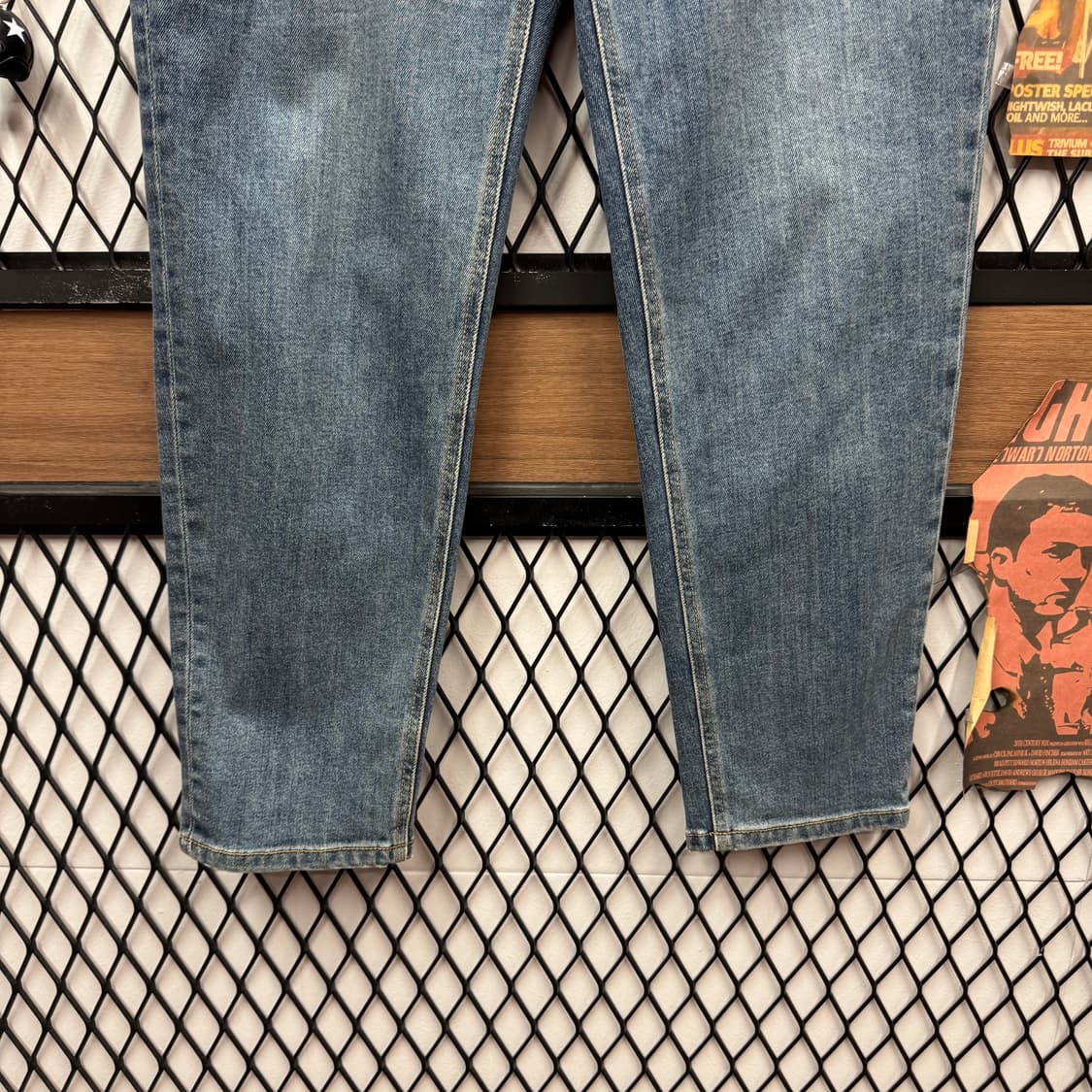 2018 F/W 솔리드 옴므 데님 팬츠 후면 레더 패치 포인트 중청 상품이미지4