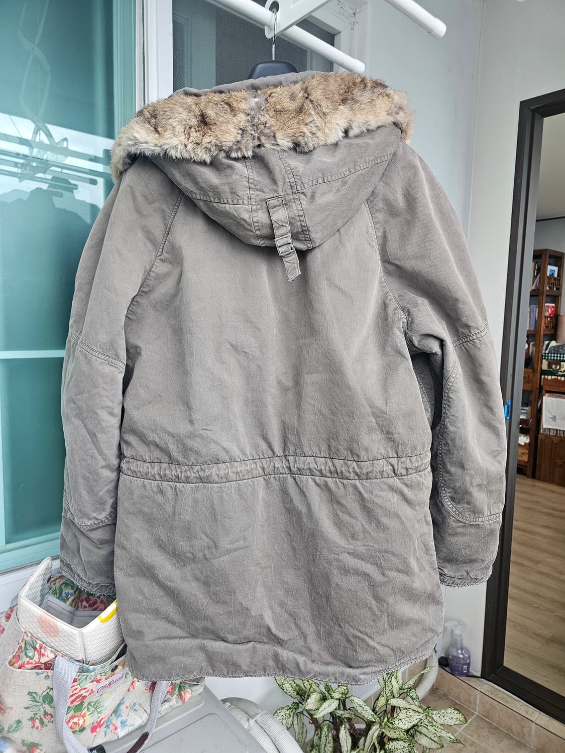 빈티지 아카이브!!씨피 CP 컴퍼니 카키 야상 자켓 팝니다 퍼자켓 상품이미지2