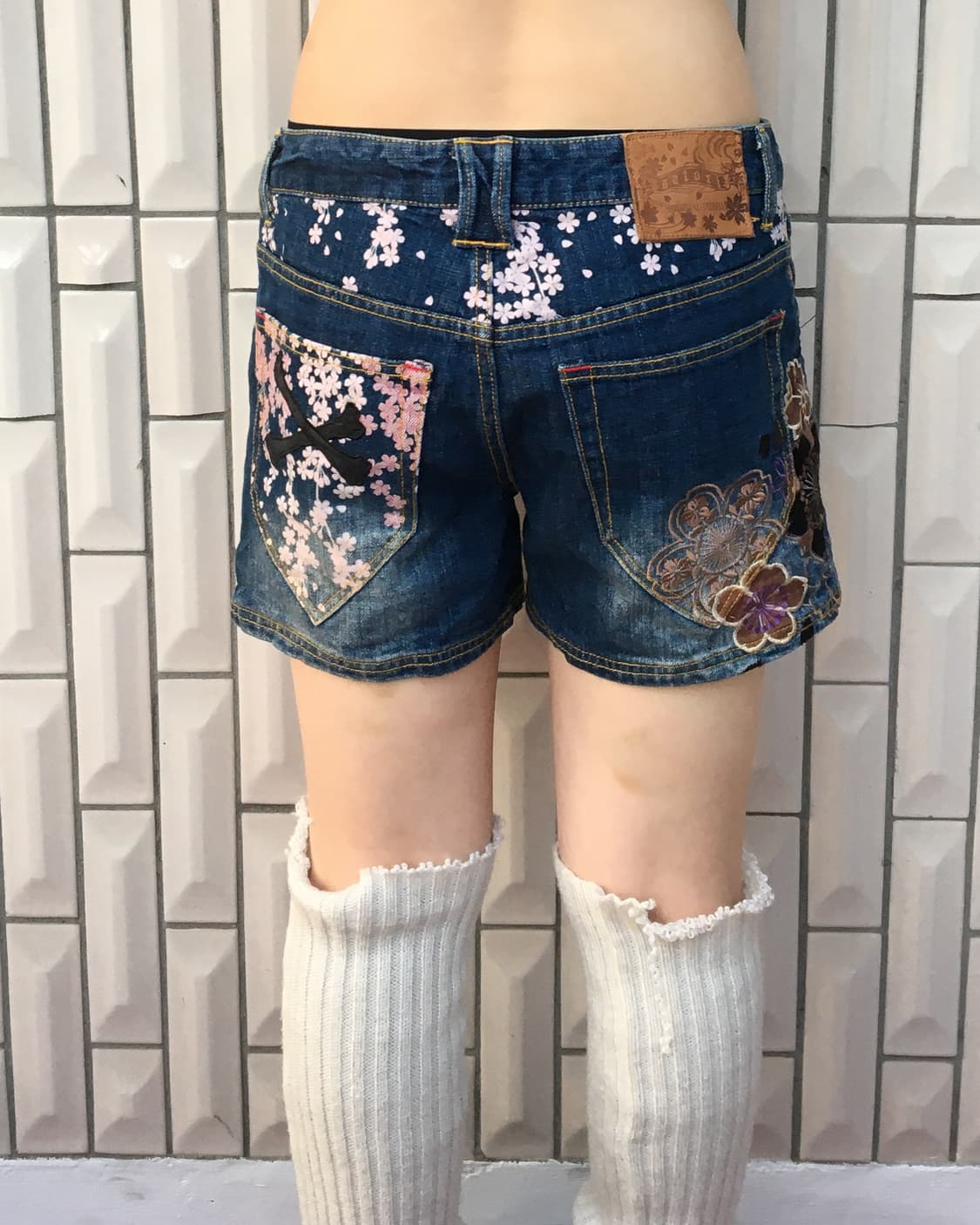 Oriental pattern needle work denim short 상품이미지2