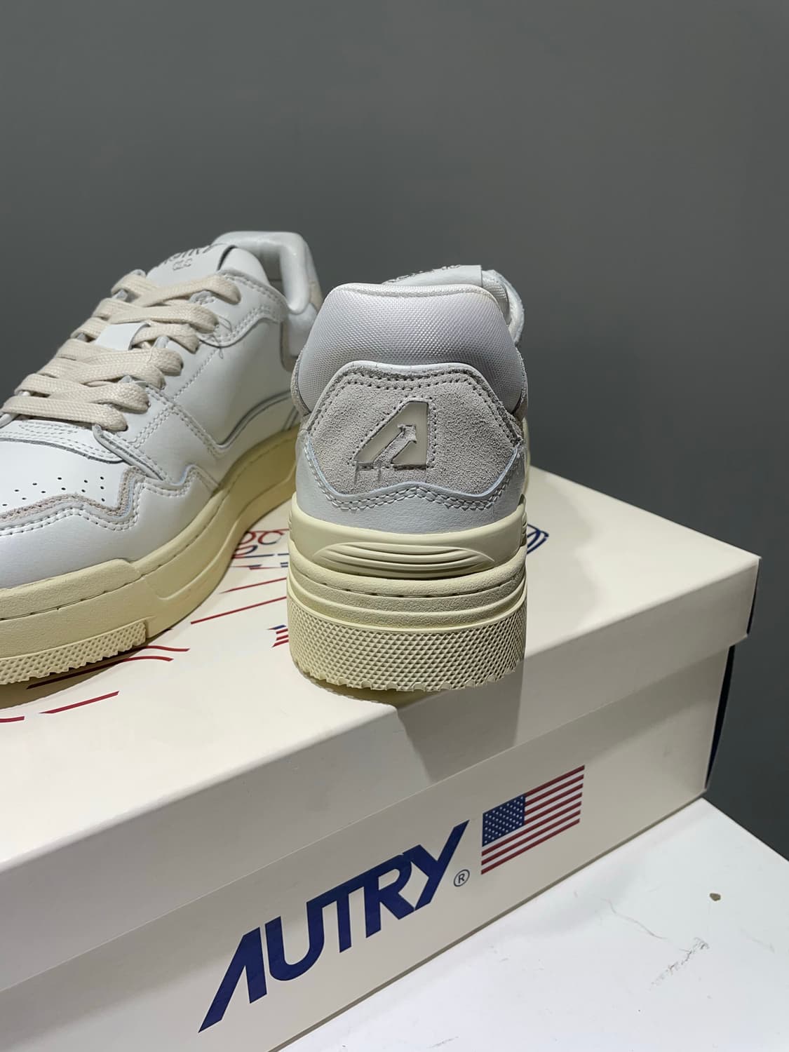 (정품/새상품) 오트리 남성 화이트 CLC 레더 스니커즈 상품이미지5