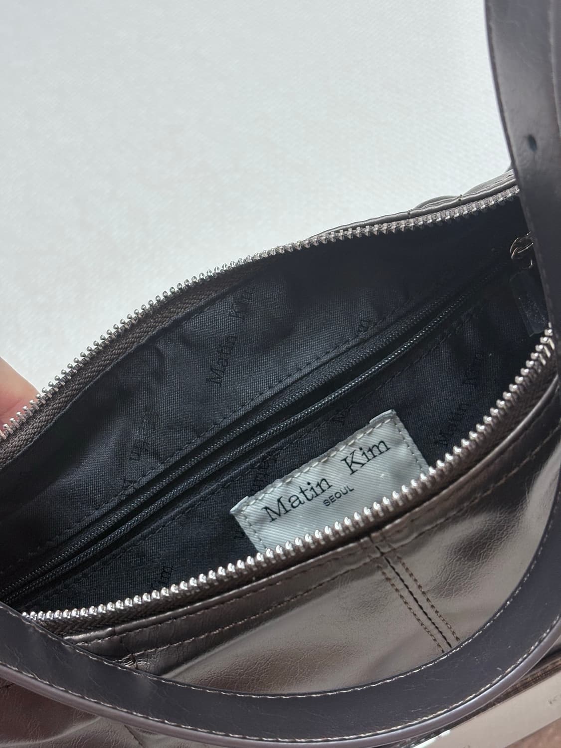 마뗑킴 셔링 리본 라운드 숄더백 브론즈 브라운  상품이미지5