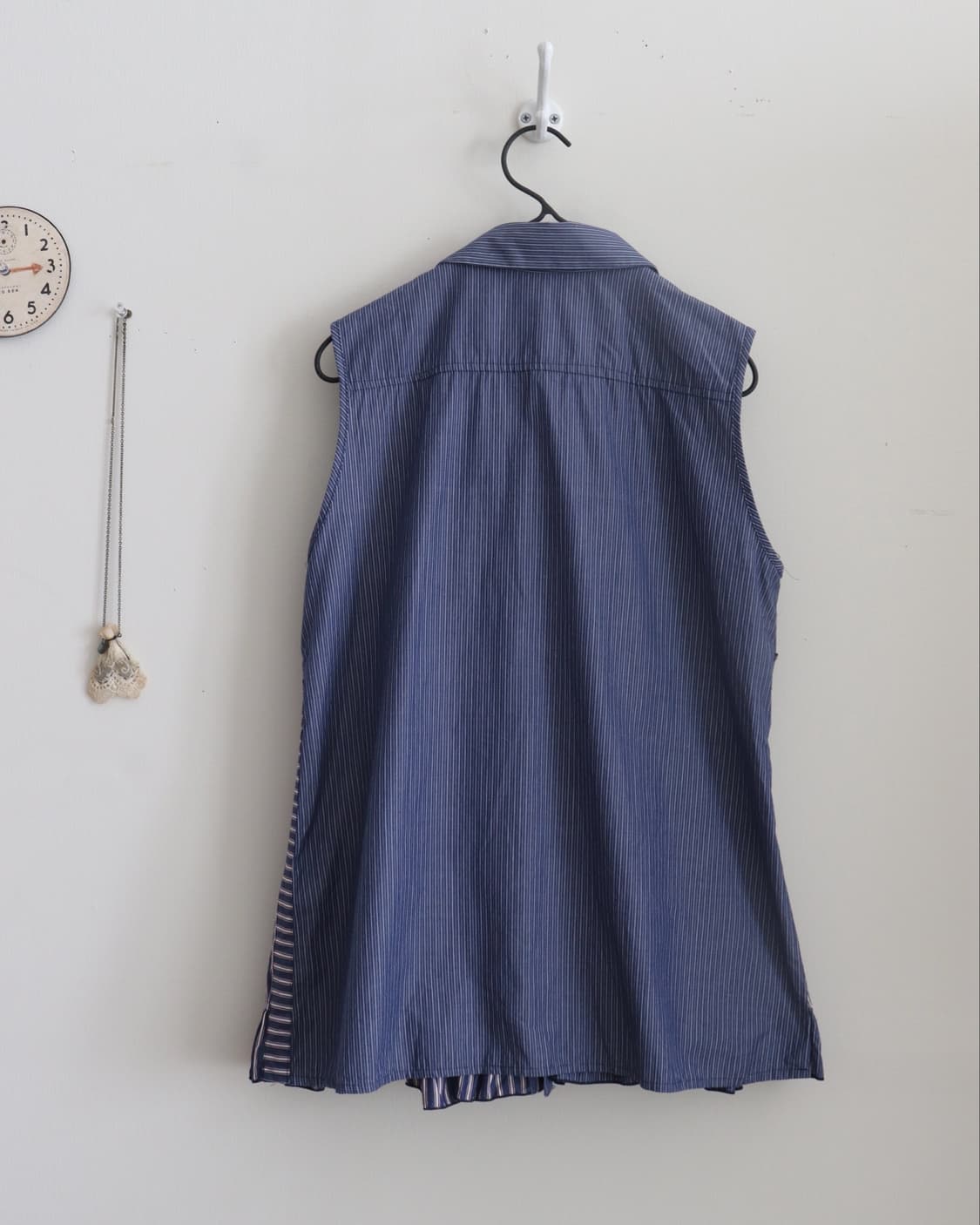 [Beams Boy] Tori-To Navy Ruffle Blouse 상품이미지10