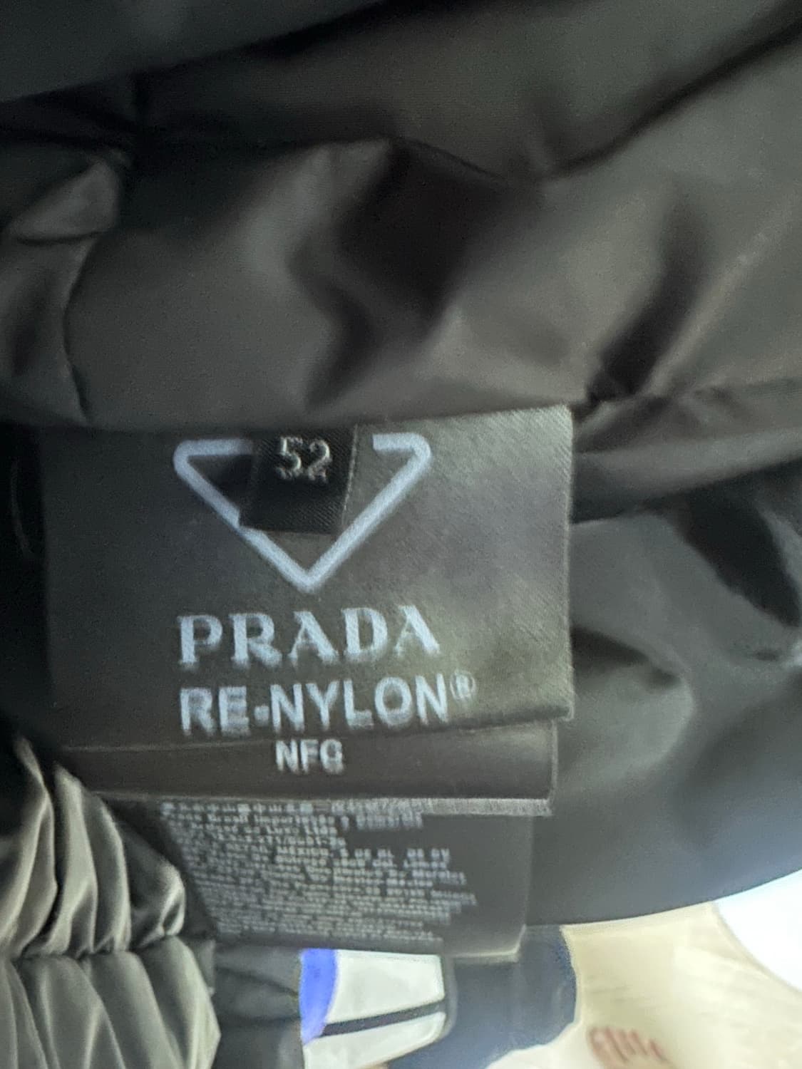 프라다 리나일론 패딩 팝니다!!! 상품이미지9