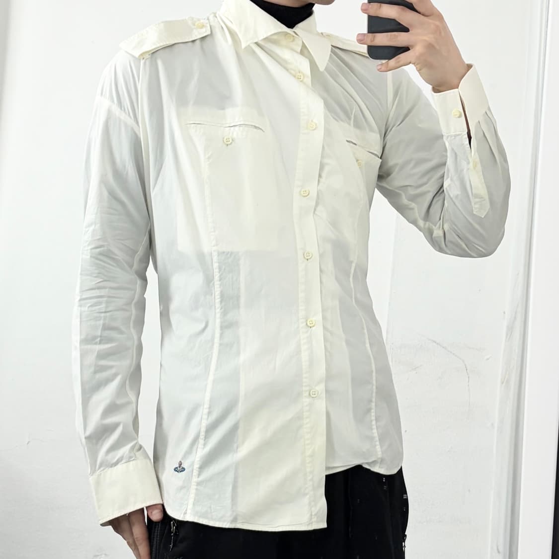 비비안웨스트우드 트위스트 커브드 셔츠 상품이미지2