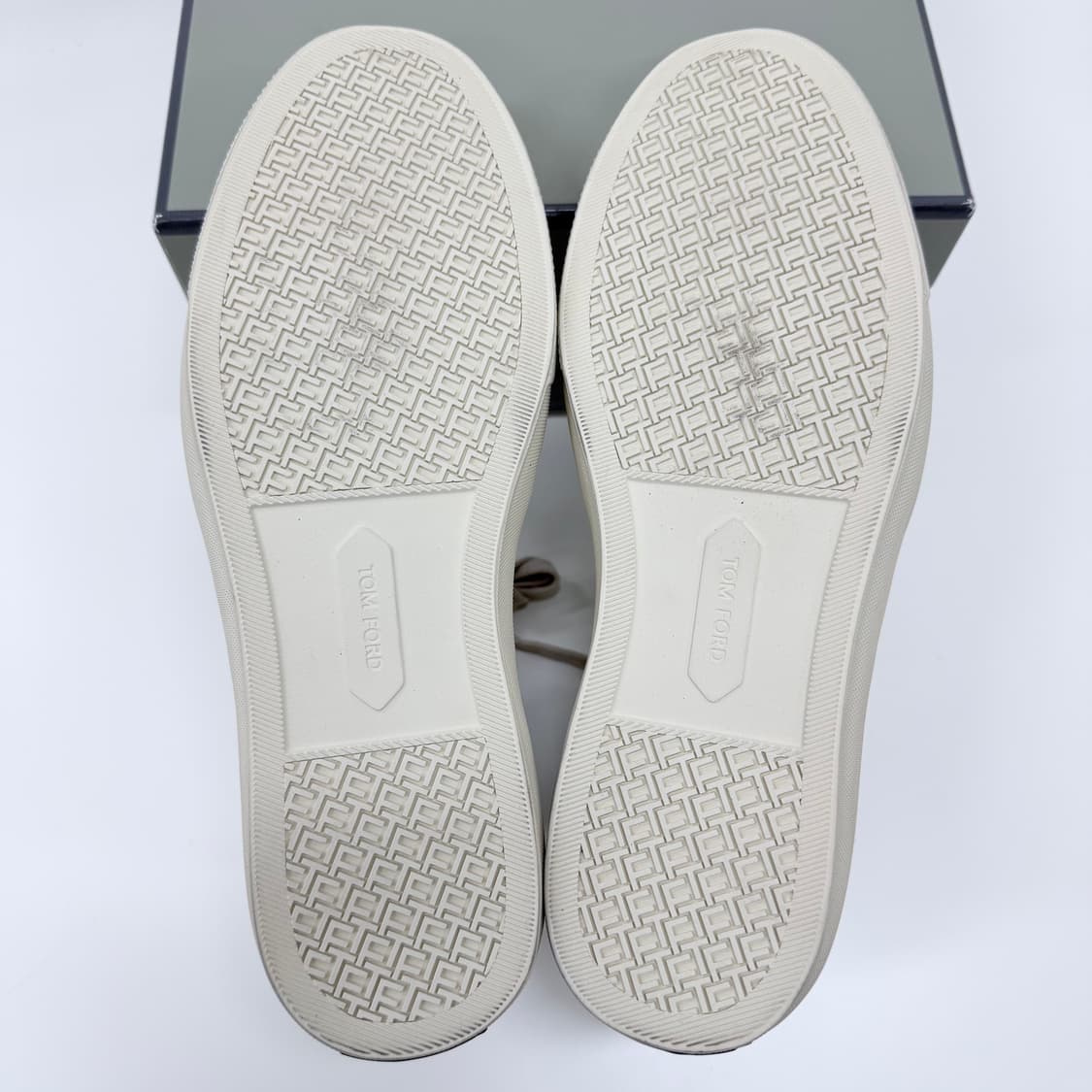 [미사용/255] 톰포드 캠브리지 스웨이드 하이탑 스니커즈 라이트 그레이 상품이미지8