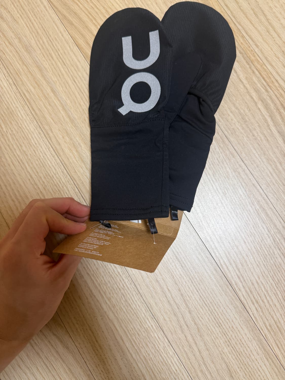 M) 84,000원 새상품 온 러닝 코어 글러브 블랙 상품이미지3