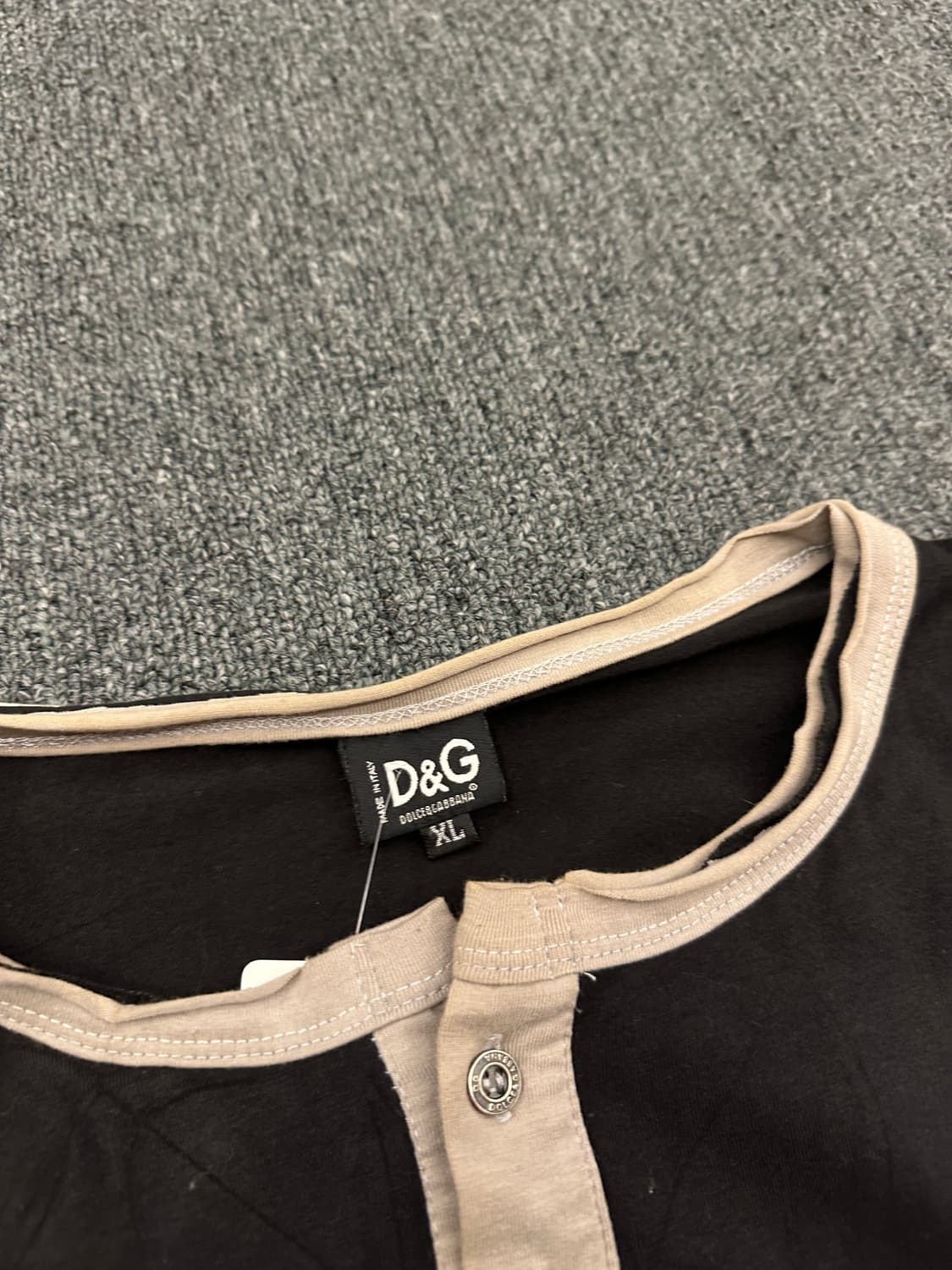 돌체 앤 가바나 D&G 가슴 로고 헨리넥 롱슬리브 긴팔티 상품이미지5