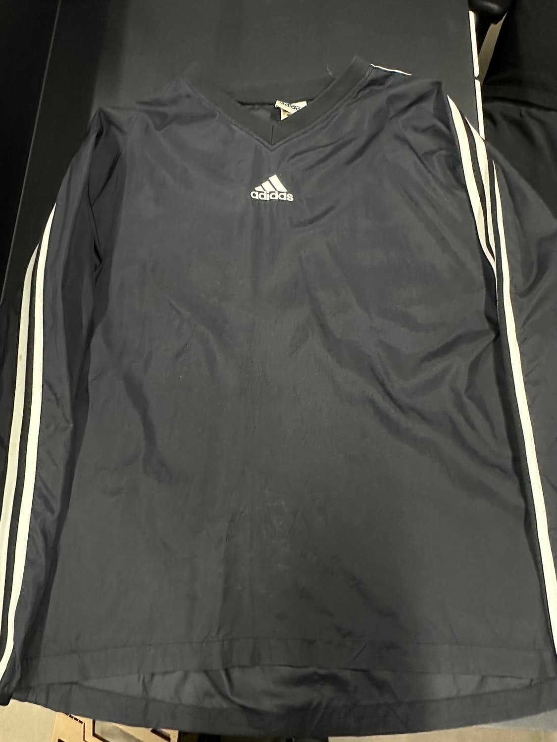 아디다스 블랙 컬러 웜업 브이넥 바람막이 긴팔티 상품이미지4