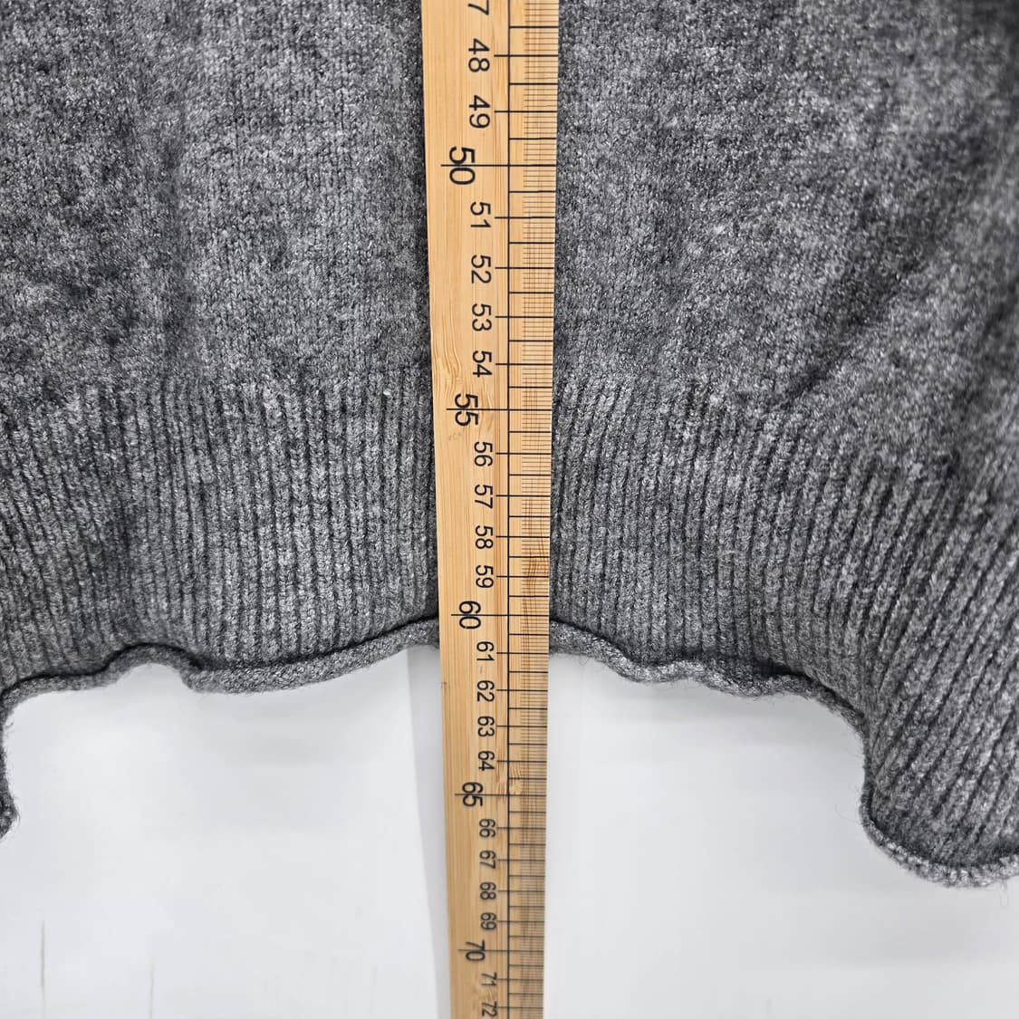 선플라워 자수 회색 스웨터 FREE 상품이미지5