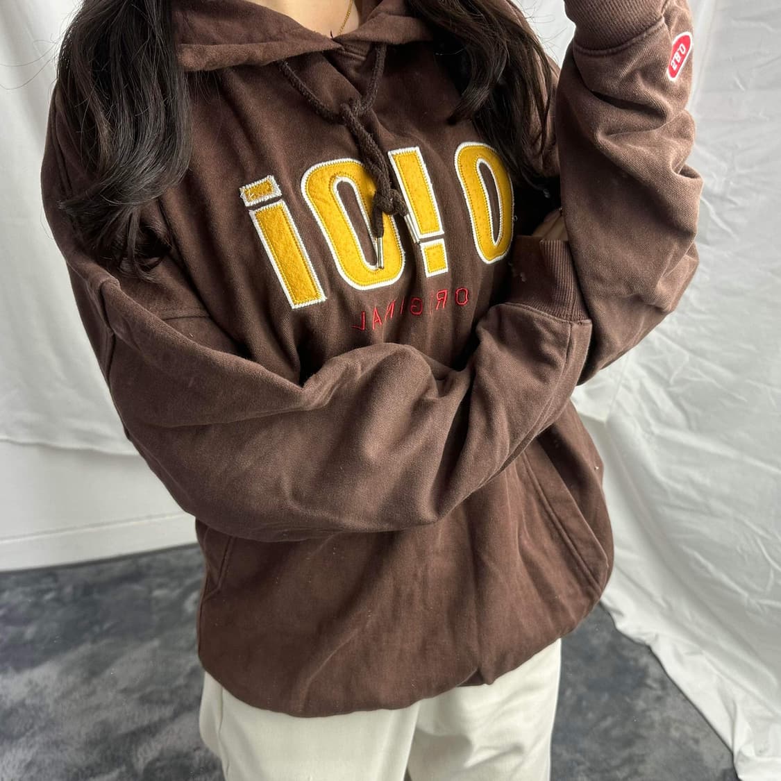 OIOI오아이오아이 빅로고 브라운 데일리 후드티(L) 상품이미지1