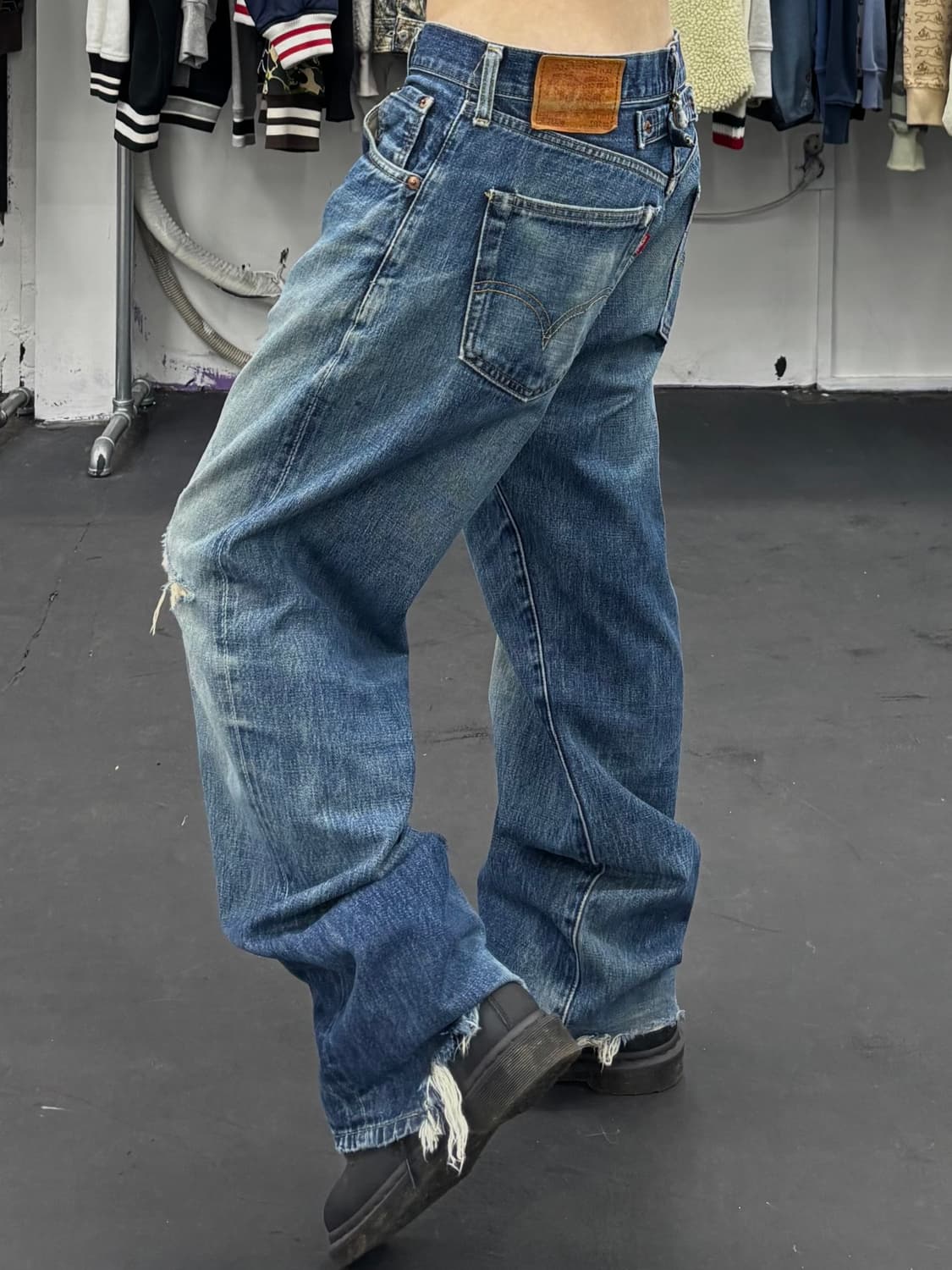 리바이스 702 신치백 버튼플라이 데님팬츠 상품이미지4