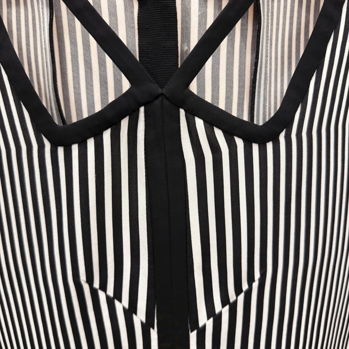 마크 제이콥스 스트라이프 슬리브리스 블라우스 리본 디테일 블랙 상품이미지6