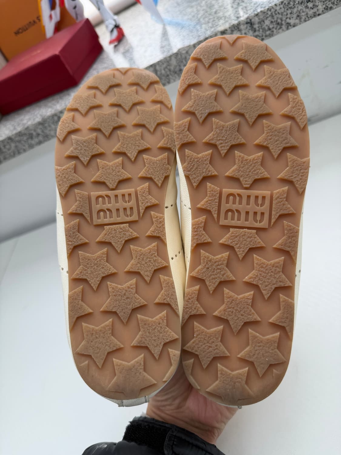 정품) 미우미우 여성 플룸 나파가죽 스니커즈 36 상품이미지10